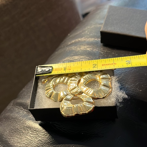 Vintage Gold Tone Bow Pin. - Picture 3 of 5